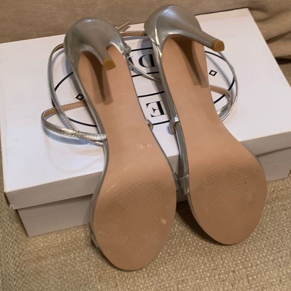 NIB Steve Madden Feliz sandals - Picture 4 of 5